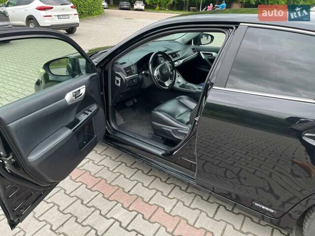 Черный Лексус СТ, объемом двигателя 1.8 л и пробегом 182 тыс. км за 11700 $, фото 9 на Automoto.ua