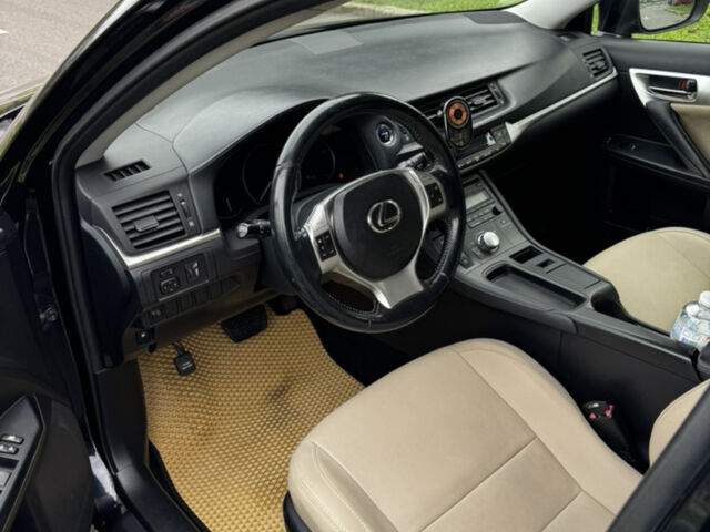 Черный Лексус СТ, объемом двигателя 1.8 л и пробегом 150 тыс. км за 11000 $, фото 32 на Automoto.ua