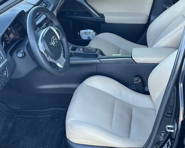 Чорний Лексус СТ, об'ємом двигуна 1.8 л та пробігом 129 тис. км за 12500 $, фото 12 на Automoto.ua