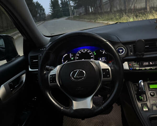 Черный Лексус СТ, объемом двигателя 1.8 л и пробегом 225 тыс. км за 12000 $, фото 6 на Automoto.ua