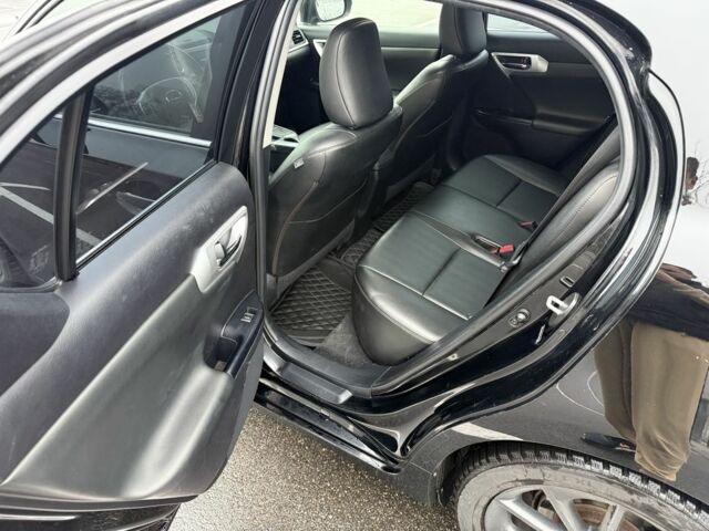 Черный Лексус СТ, объемом двигателя 1.8 л и пробегом 299 тыс. км за 9500 $, фото 9 на Automoto.ua