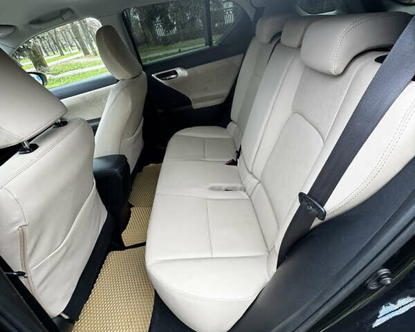 Черный Лексус СТ, объемом двигателя 1.8 л и пробегом 150 тыс. км за 14500 $, фото 30 на Automoto.ua