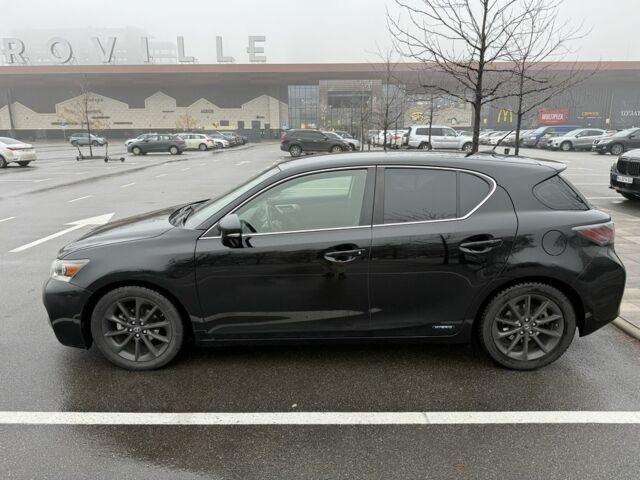 Черный Лексус СТ, объемом двигателя 1.8 л и пробегом 299 тыс. км за 9500 $, фото 2 на Automoto.ua