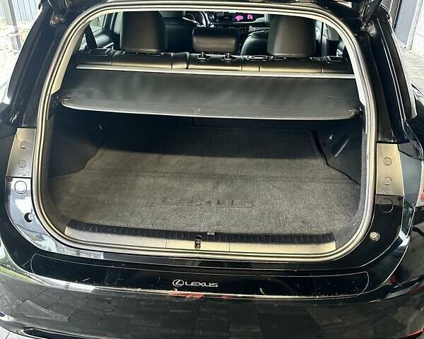 Черный Лексус СТ, объемом двигателя 1.8 л и пробегом 253 тыс. км за 12500 $, фото 12 на Automoto.ua