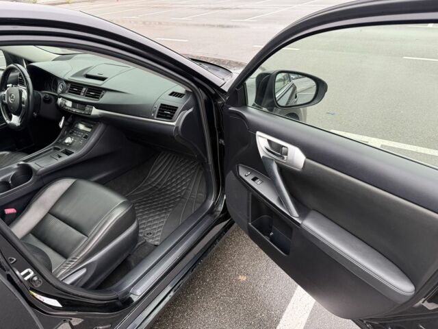 Черный Лексус СТ, объемом двигателя 1.8 л и пробегом 299 тыс. км за 9500 $, фото 10 на Automoto.ua