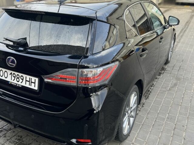 Черный Лексус СТ, объемом двигателя 1.8 л и пробегом 196 тыс. км за 10500 $, фото 7 на Automoto.ua