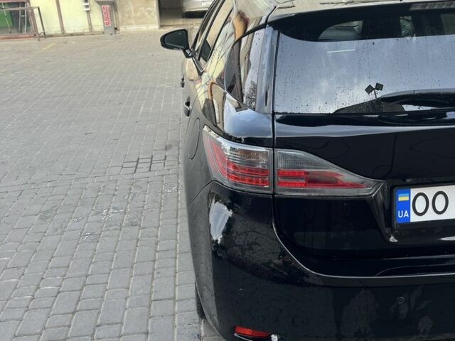 Черный Лексус СТ, объемом двигателя 1.8 л и пробегом 196 тыс. км за 10500 $, фото 12 на Automoto.ua