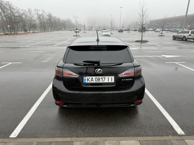 Черный Лексус СТ, объемом двигателя 1.8 л и пробегом 299 тыс. км за 9500 $, фото 4 на Automoto.ua