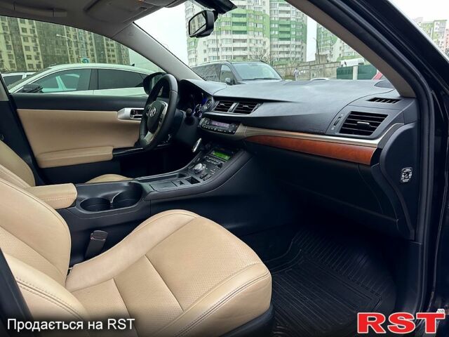 Черный Лексус СТ, объемом двигателя 1.8 л и пробегом 100 тыс. км за 14500 $, фото 9 на Automoto.ua