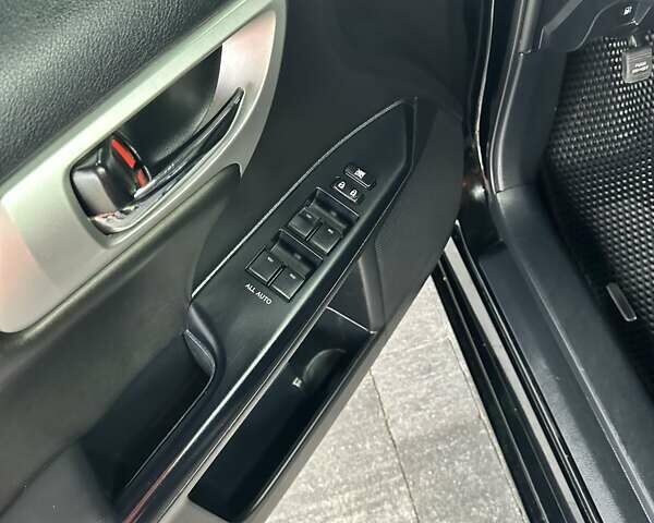 Черный Лексус СТ, объемом двигателя 1.8 л и пробегом 253 тыс. км за 12500 $, фото 8 на Automoto.ua
