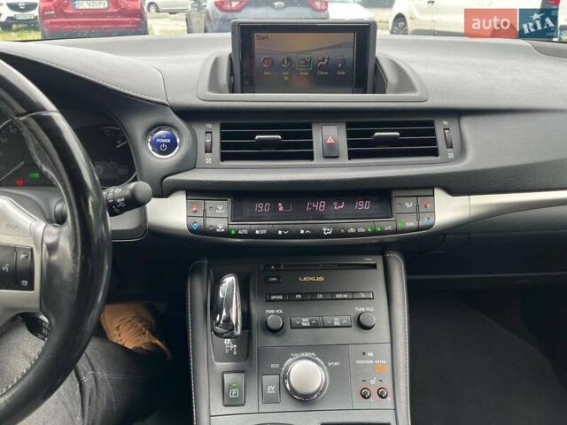 Черный Лексус СТ, объемом двигателя 1.8 л и пробегом 182 тыс. км за 11700 $, фото 16 на Automoto.ua