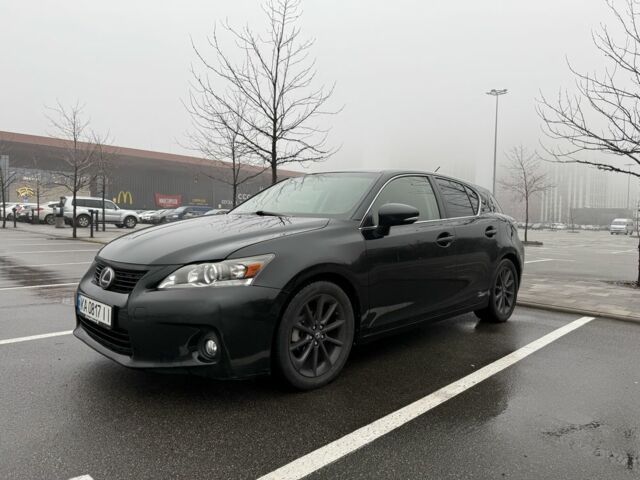 Черный Лексус СТ, объемом двигателя 1.8 л и пробегом 299 тыс. км за 9500 $, фото 1 на Automoto.ua