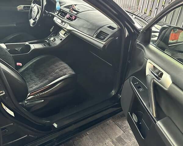 Черный Лексус СТ, объемом двигателя 1.8 л и пробегом 253 тыс. км за 12500 $, фото 13 на Automoto.ua