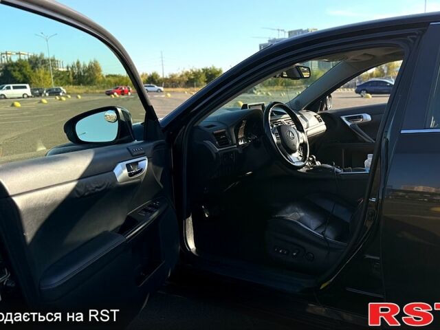 Чорний Лексус СТ, об'ємом двигуна 1.8 л та пробігом 381 тис. км за 10500 $, фото 2 на Automoto.ua