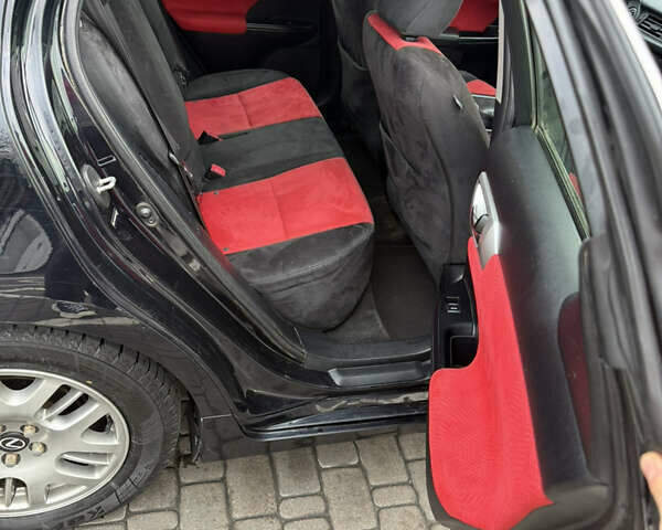 Черный Лексус СТ, объемом двигателя 1.8 л и пробегом 305 тыс. км за 9900 $, фото 2 на Automoto.ua