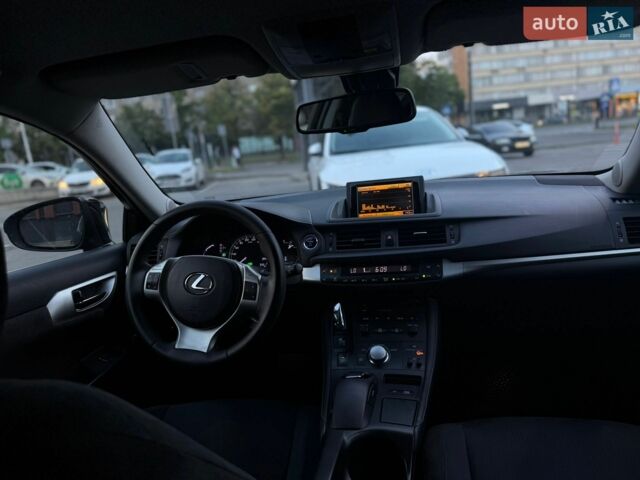 Черный Лексус СТ, объемом двигателя 1.8 л и пробегом 233 тыс. км за 11500 $, фото 18 на Automoto.ua