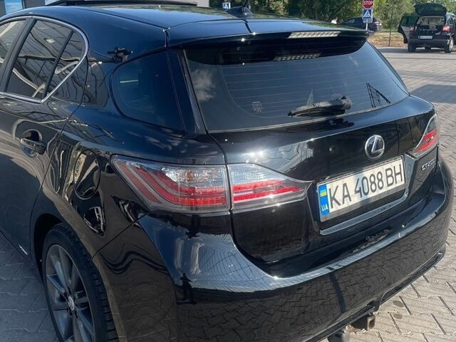 Черный Лексус СТ, объемом двигателя 1.8 л и пробегом 305 тыс. км за 11000 $, фото 4 на Automoto.ua