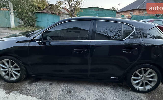 Черный Лексус СТ, объемом двигателя 1.8 л и пробегом 175 тыс. км за 13600 $, фото 3 на Automoto.ua