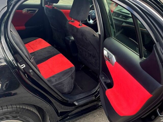 Чорний Лексус СТ, об'ємом двигуна 1.8 л та пробігом 142 тис. км за 12500 $, фото 2 на Automoto.ua