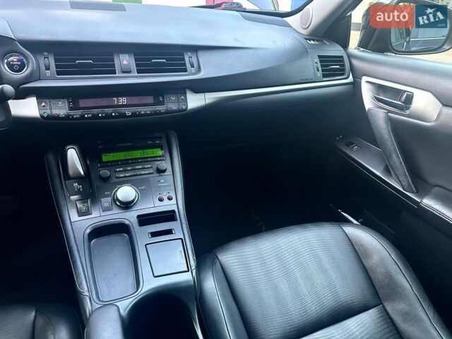 Чорний Лексус СТ, об'ємом двигуна 1.8 л та пробігом 179 тис. км за 10999 $, фото 19 на Automoto.ua