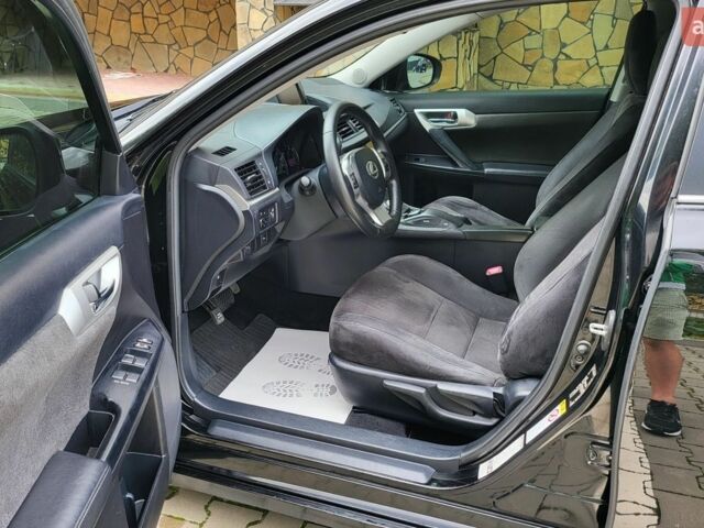 Чорний Лексус СТ, об'ємом двигуна 1.8 л та пробігом 213 тис. км за 12250 $, фото 12 на Automoto.ua