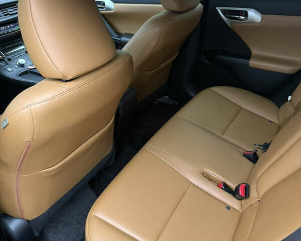 Чорний Лексус СТ, об'ємом двигуна 1.8 л та пробігом 156 тис. км за 14200 $, фото 11 на Automoto.ua