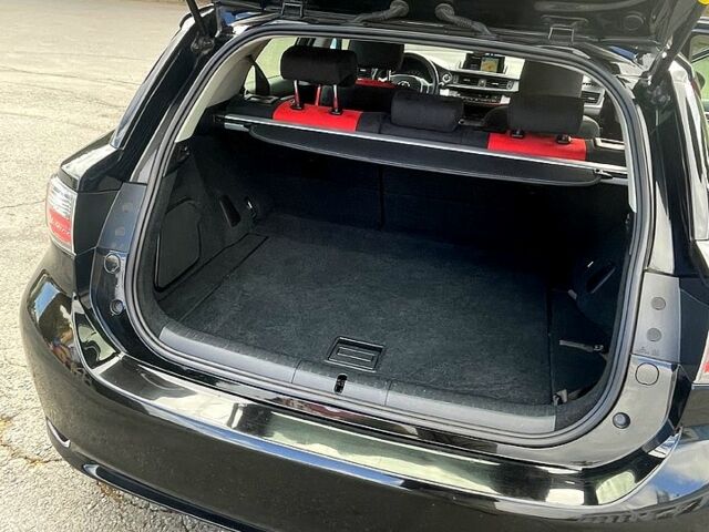 Чорний Лексус СТ, об'ємом двигуна 1.8 л та пробігом 142 тис. км за 12500 $, фото 3 на Automoto.ua