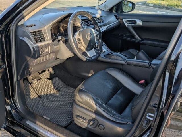 Черный Лексус СТ, объемом двигателя 1.8 л и пробегом 330 тыс. км за 13499 $, фото 9 на Automoto.ua