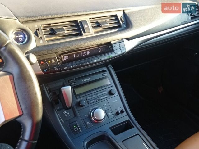 Черный Лексус СТ, объемом двигателя 1.8 л и пробегом 170 тыс. км за 13100 $, фото 3 на Automoto.ua