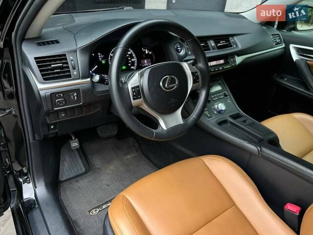 Черный Лексус СТ, объемом двигателя 1.8 л и пробегом 145 тыс. км за 12900 $, фото 11 на Automoto.ua