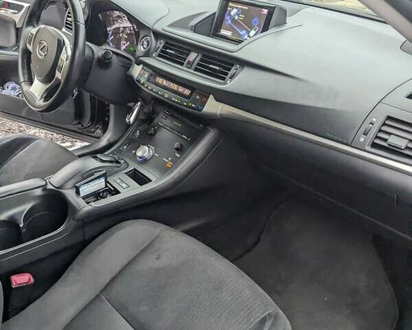Черный Лексус СТ, объемом двигателя 1.8 л и пробегом 250 тыс. км за 11200 $, фото 6 на Automoto.ua