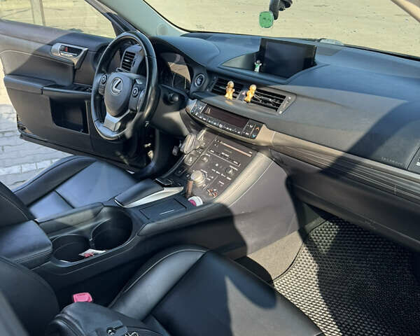 Черный Лексус СТ, объемом двигателя 1.8 л и пробегом 250 тыс. км за 12500 $, фото 8 на Automoto.ua