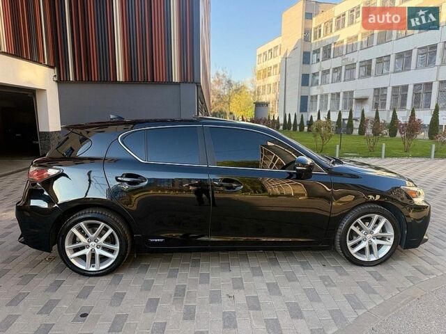 Черный Лексус СТ, объемом двигателя 1.8 л и пробегом 106 тыс. км за 13500 $, фото 5 на Automoto.ua