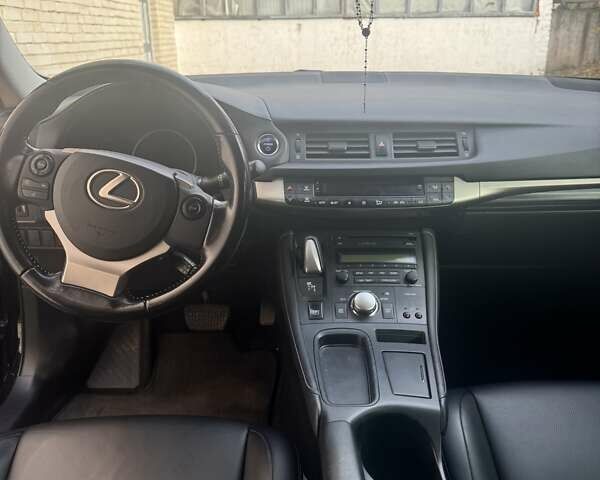 Черный Лексус СТ, объемом двигателя 1.8 л и пробегом 130 тыс. км за 14999 $, фото 7 на Automoto.ua