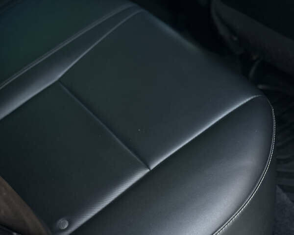 Черный Лексус СТ, объемом двигателя 1.8 л и пробегом 150 тыс. км за 12000 $, фото 18 на Automoto.ua