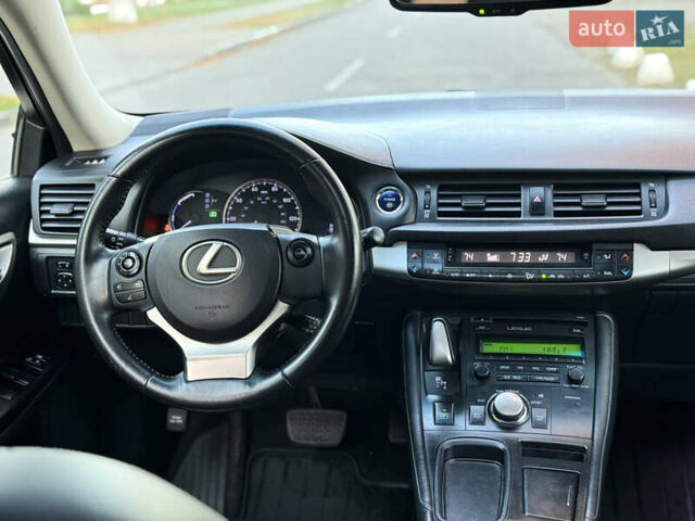 Черный Лексус СТ, объемом двигателя 1.8 л и пробегом 150 тыс. км за 12000 $, фото 10 на Automoto.ua
