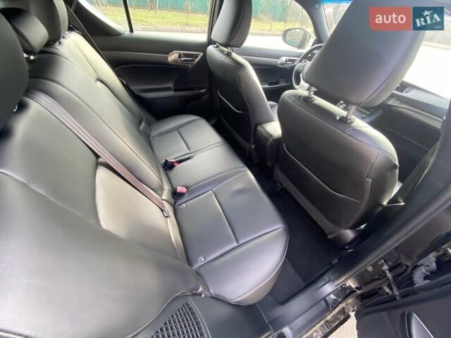 Черный Лексус СТ, объемом двигателя 1.8 л и пробегом 118 тыс. км за 14800 $, фото 6 на Automoto.ua