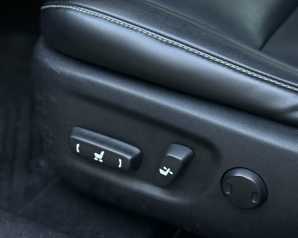 Черный Лексус СТ, объемом двигателя 1.8 л и пробегом 150 тыс. км за 12000 $, фото 16 на Automoto.ua