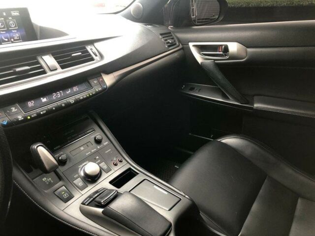Черный Лексус СТ, объемом двигателя 1.8 л и пробегом 140 тыс. км за 16900 $, фото 36 на Automoto.ua