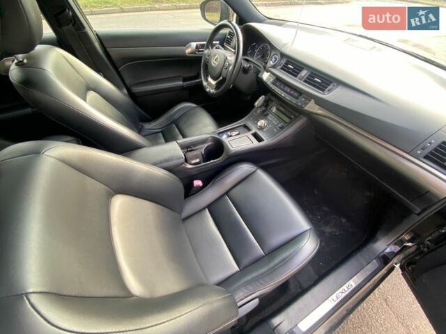 Черный Лексус СТ, объемом двигателя 1.8 л и пробегом 118 тыс. км за 13999 $, фото 10 на Automoto.ua