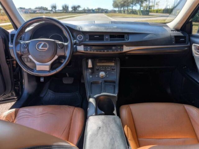 Черный Лексус СТ, объемом двигателя 1.8 л и пробегом 77 тыс. км за 4000 $, фото 11 на Automoto.ua