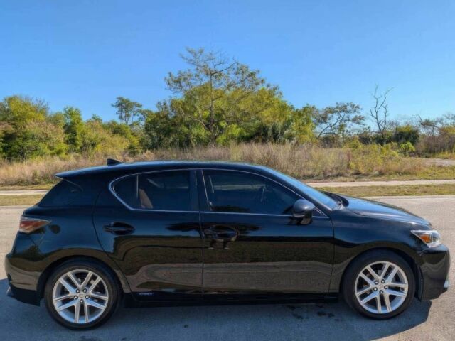 Черный Лексус СТ, объемом двигателя 1.8 л и пробегом 77 тыс. км за 4000 $, фото 7 на Automoto.ua