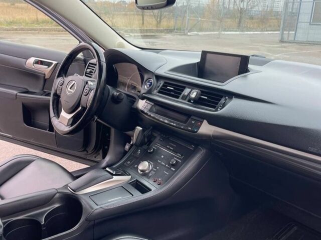 Черный Лексус СТ, объемом двигателя 1.8 л и пробегом 66 тыс. км за 15000 $, фото 4 на Automoto.ua