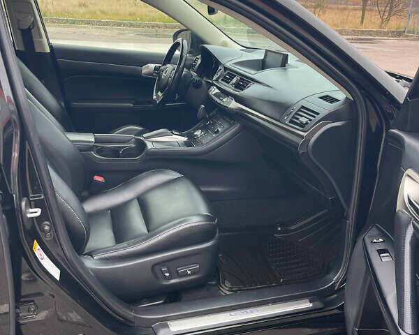 Черный Лексус СТ, объемом двигателя 1.8 л и пробегом 66 тыс. км за 15700 $, фото 3 на Automoto.ua