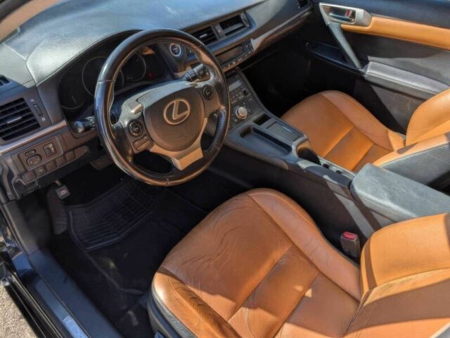 Черный Лексус СТ, объемом двигателя 1.8 л и пробегом 77 тыс. км за 4000 $, фото 10 на Automoto.ua