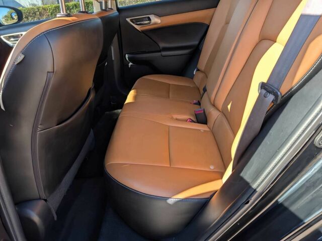 Черный Лексус СТ, объемом двигателя 1.8 л и пробегом 77 тыс. км за 4000 $, фото 13 на Automoto.ua