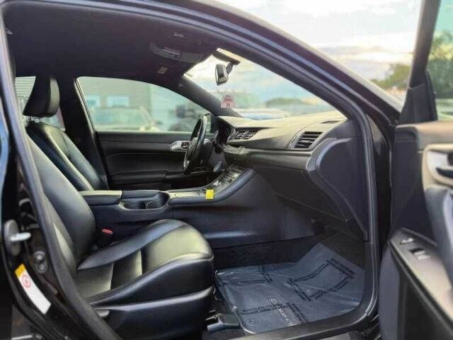 Чорний Лексус СТ, об'ємом двигуна 1.8 л та пробігом 45 тис. км за 4717 $, фото 7 на Automoto.ua