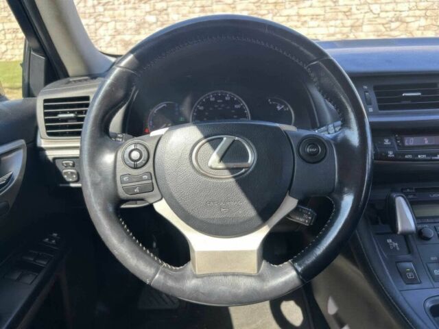 Черный Лексус СТ, объемом двигателя 1.8 л и пробегом 73 тыс. км за 3500 $, фото 7 на Automoto.ua