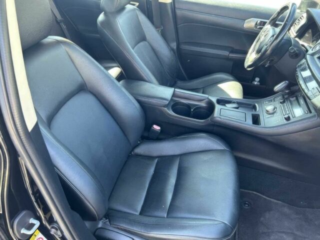 Черный Лексус СТ, объемом двигателя 1.8 л и пробегом 73 тыс. км за 3500 $, фото 6 на Automoto.ua