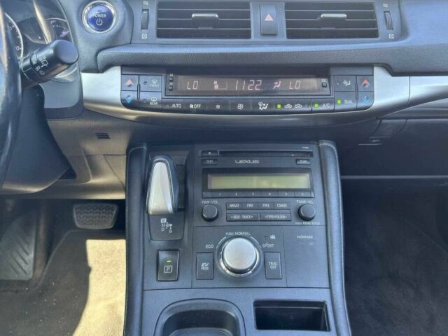 Черный Лексус СТ, объемом двигателя 1.8 л и пробегом 72 тыс. км за 4000 $, фото 7 на Automoto.ua